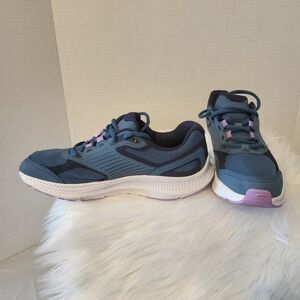 Skeckers Air Cooled Go Run , Size 8